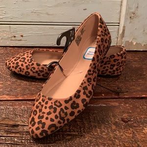 Time and Tru Leopard Flats NWT